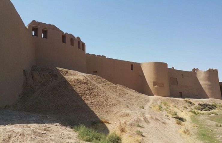 بنای تاریخی قلعه بلقیس در اسفراین از منظر دوربین مخاطب