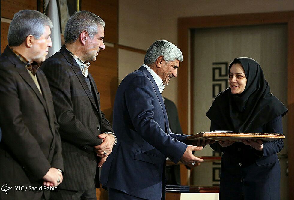 گفتگو با بانوی دانشمند مشهدی و تنها عضو ایرانی آکادمی دانشمندان جوان جهان