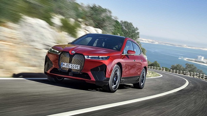 بی ام و iX به عنوان اولین شاسی بلند برقی مونیخی&zwnj;ها معرفی شد