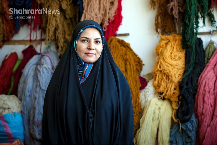 گفت‌وگو با کارآفرین نمونه روستایی که آموزش قالی‌بافی را به تولید گره زد