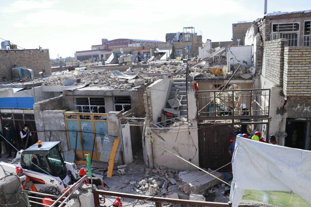 ریزش کامل ساختمان مسکونی ۲ طبقه در خیابان پورسینای مشهد + تصاویر