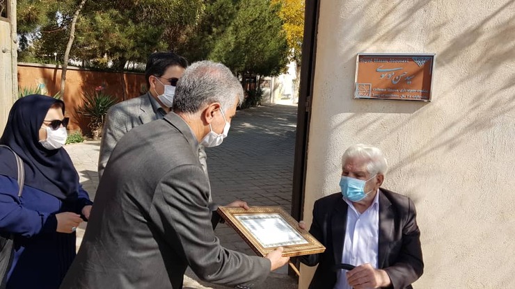 نهمین کاشی مفاخر ماندگار خراسان رضوی به نام سید حسن موسوی، پیشکسوت مجموعه داری این استان در باغ شاهنامه مشهد نصب شد.