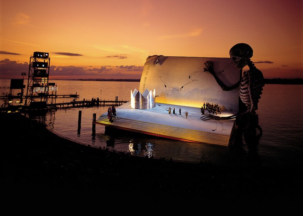 نگاهی به تجربه شهر&zwnj;های بزرگ در ساخت سالن تئاتر (۲): برگنز، نمایشی شناور روی دریاچه