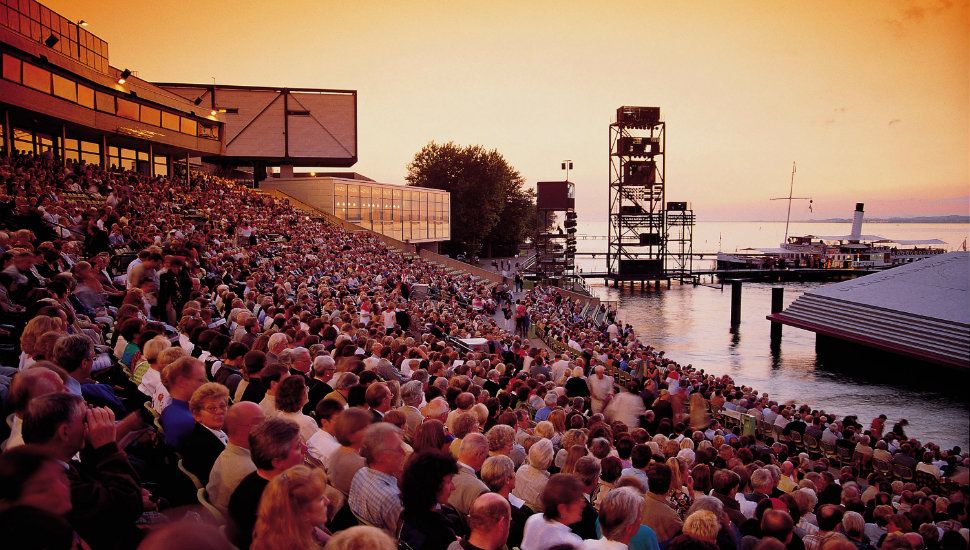 نگاهی به تجربه شهر&zwnj;های بزرگ در ساخت سالن تئاتر (۳): برگنز، صحنه&zwnj;ای شناور روی دریاچه