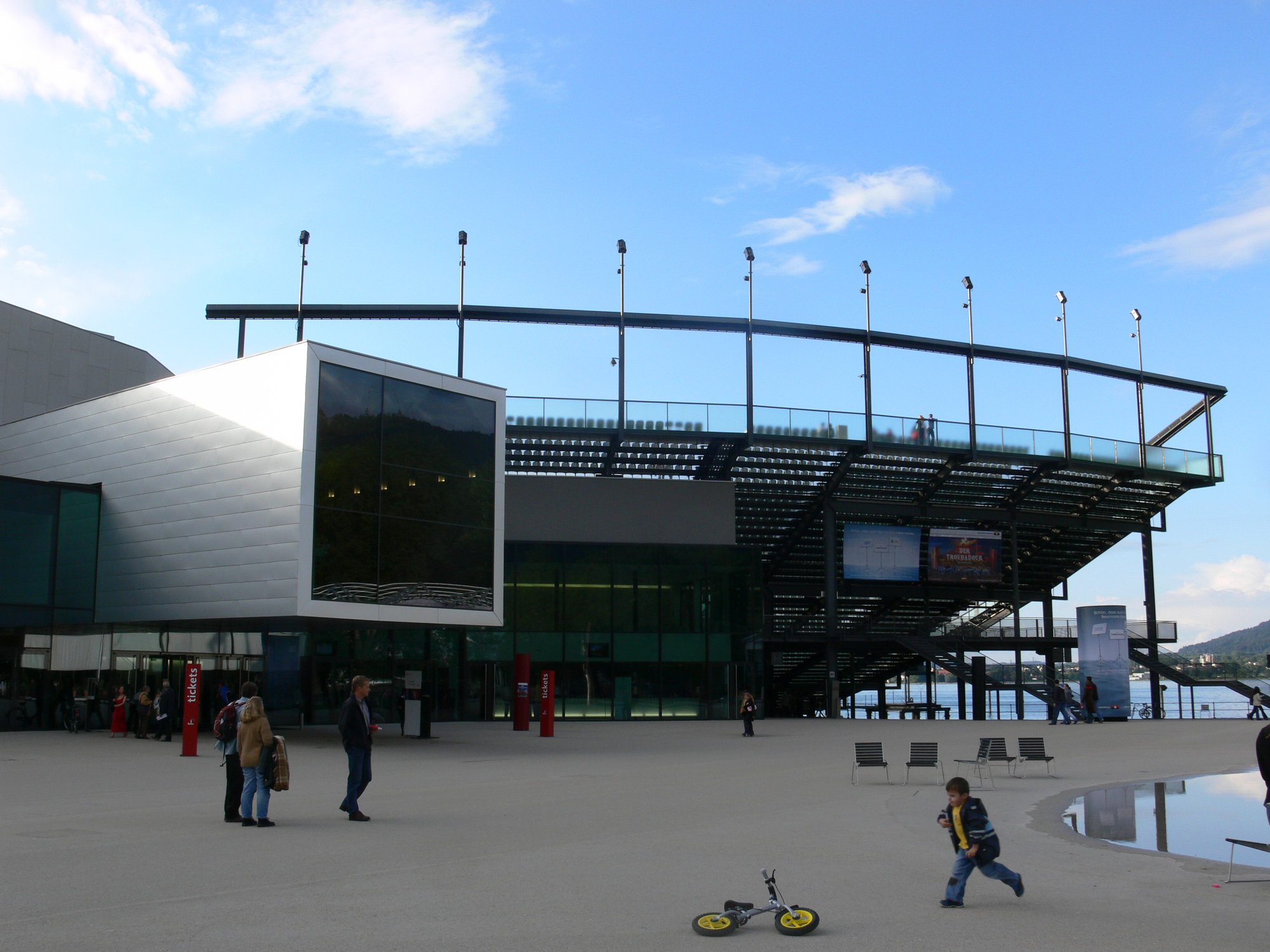 نگاهی به تجربه شهر&zwnj;های بزرگ در ساخت سالن تئاتر (۲): برگنز، نمایشی شناور روی دریاچه