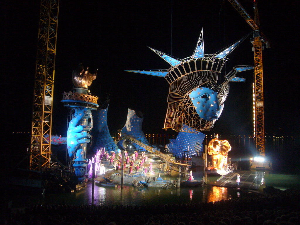 نگاهی به تجربه شهر&zwnj;های بزرگ در ساخت سالن تئاتر (۲): برگنز، نمایشی شناور روی دریاچه