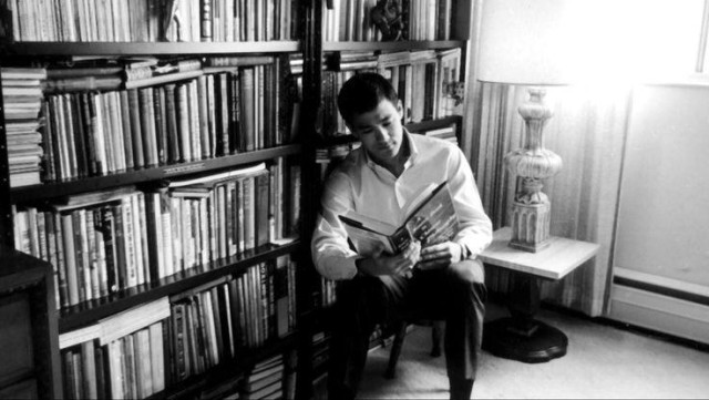 تاباندن نور به الماس چرخان