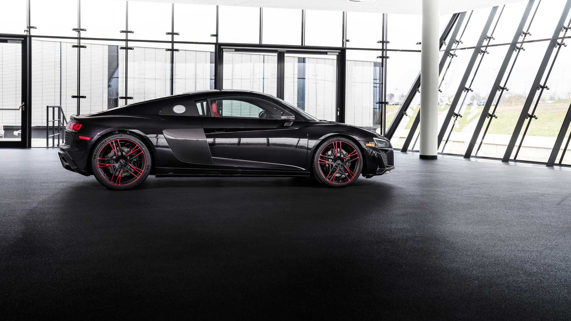 آئودی R8 پنتر با سیستم دیفرانسیل عقب رونمایی شد آئودی R8 پنتر با سیستم دیفرانسیل عقب رونمایی شد