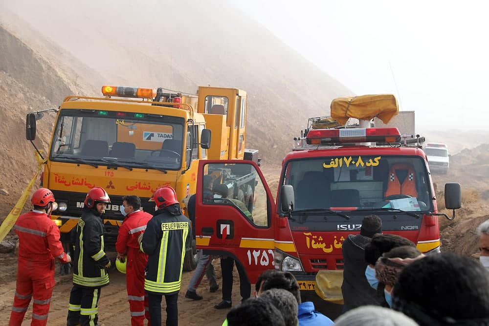 مرگ غم‌انگیز راننده کامیون زیر تلی از خاک در التیمور مشهد + تصاویر