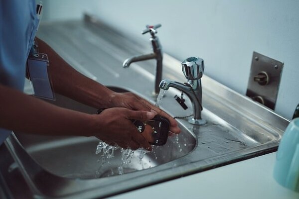 اولین موبایل آنتی باکتریال جهان ساخته شد