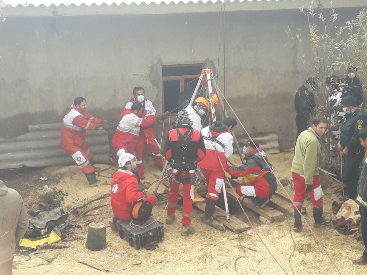 جزئیات قتل فجیع خانوادگی در تویسرکان + گفتگو با تنها بازمانده خانواده + تصاویر جزئیات قتل فجیع خانوادگی در تویسرکان + گفتگو با تنها بازمانده خانواده + تصاویر