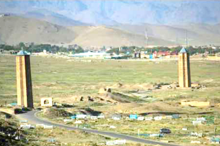 شبکه تلویزیونی آریانا امروز (یکشنبه) از قول رئیس یک بیمارستان محلی در غزنی گزارش داد، در جریان وقوع یک انفجار در این شهر تاکنون ۳۰ تن کشته و ۵۰ تن دیگر نیز زخمی شده‌اند. حمله انتحاری بوده در نزدیکی یک مقر ارتش به وقوع پیوسته است.