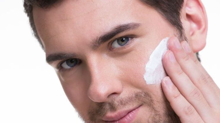 پوست آینه سلامت بدن است و نیاز به مراقبت دارد. با رعایت چند راهکار ساده می‌توان بدون نیاز به صرف هزینه‌های سرسام‌آور، پوستی سالم و شاداب داشت.