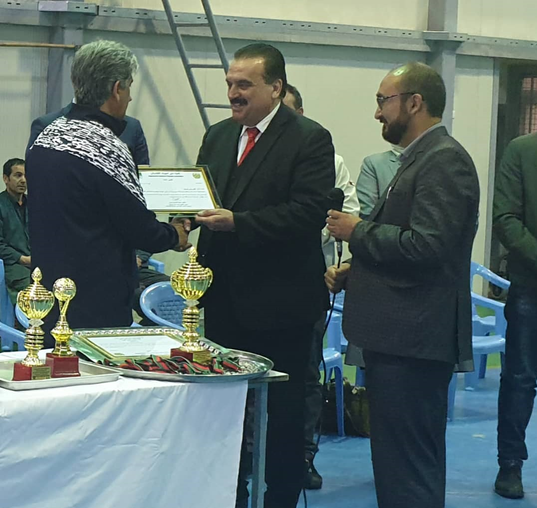 وزیر افغانستانی از مدرس و مربی ایرانی تقدیر کرد + عکس وزیر افغانستانی از مدرس و مربی ایرانی تقدیر کرد + عکس