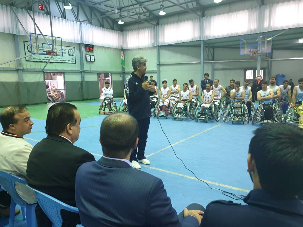 وزیر افغانستانی از مدرس و مربی ایرانی تقدیر کرد + عکس وزیر افغانستانی از مدرس و مربی ایرانی تقدیر کرد + عکس