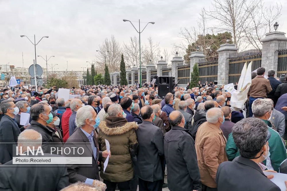 اعتراض امروز بازنشستگان به احکام صادره توسط تأمین اجتماعی مقابل مجلس (۲۲ فروردین) اعتراض امروز بازنشستگان به احکام صادره توسط تأمین اجتماعی مقابل مجلس (۲۲ فروردین)