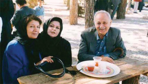 دو نیمه قمر؛ ادبیات و عشق