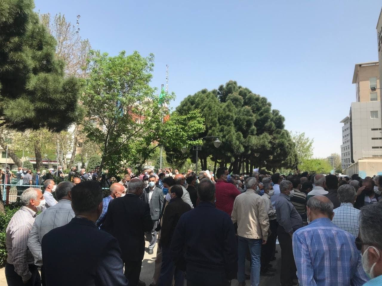 تجمع بازنشستگان و مستمری بگیران تأمین اجتماعی امروز ۲۵ فروردین + فیلم تجمع بازنشستگان و مستمری بگیران تأمین اجتماعی امروز ۲۵ فروردین + فیلم