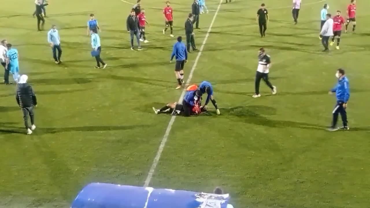 درگیری عجیب بازیکنان همتیمی در لیگ فوتبال ایران+ ویدئو و عکس درگیری عجیب بازیکنان همتیمی در لیگ فوتبال ایران+ ویدئو و عکس