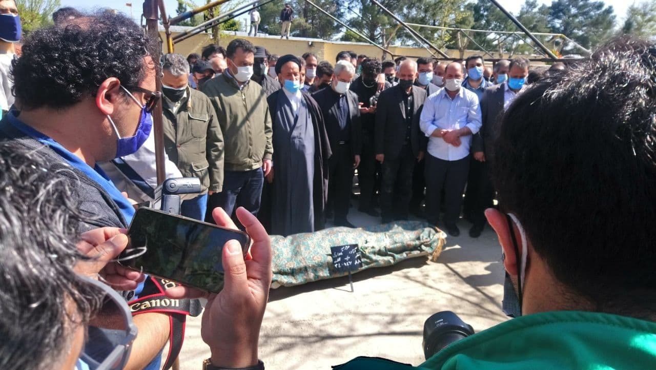 لحظه به لحظه با مراسم تشییع پیکر آزاده نامداری، مجری سابق صداوسیما