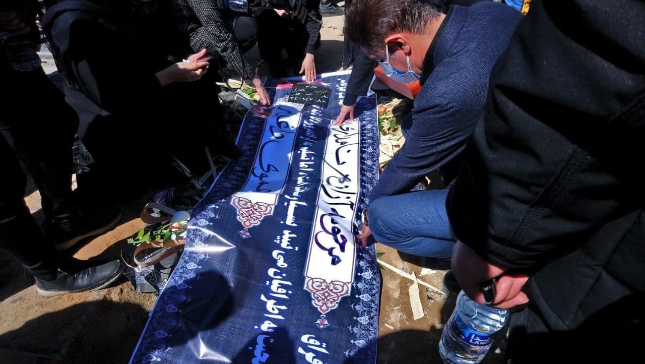 لحظه به لحظه با مراسم تشییع پیکر آزاده نامداری، مجری سابق صداوسیما