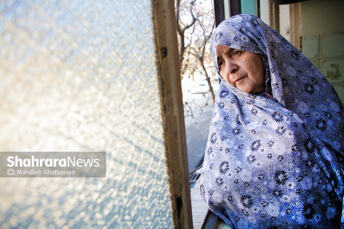 یک روز با مریم کارگر عزیزی «مادر، همسر، خواهر و فرزند شهید» و مادر نمونه کشور یک روز با مریم کارگر عزیزی «مادر، همسر، خواهر و فرزند شهید» و مادر نمونه کشور