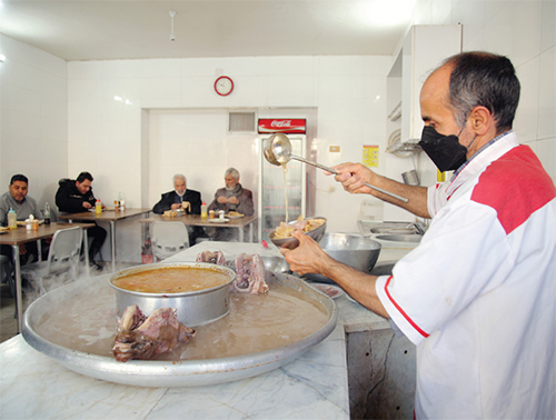 پاچال ۷۰ ساله حاجاکبر پاچال ۷۰ ساله حاجاکبر