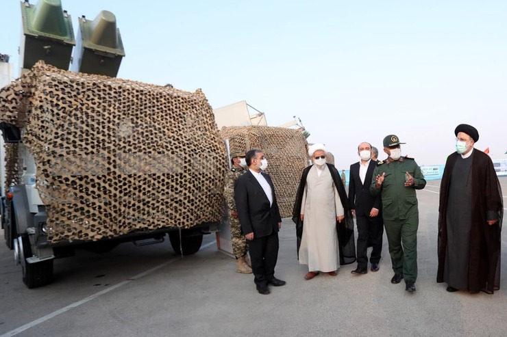 رئیس‌جمهور: ارتش و سپاه در دل ملت جای دارند، مردم خیالشان از امنیت کشور آسوده است