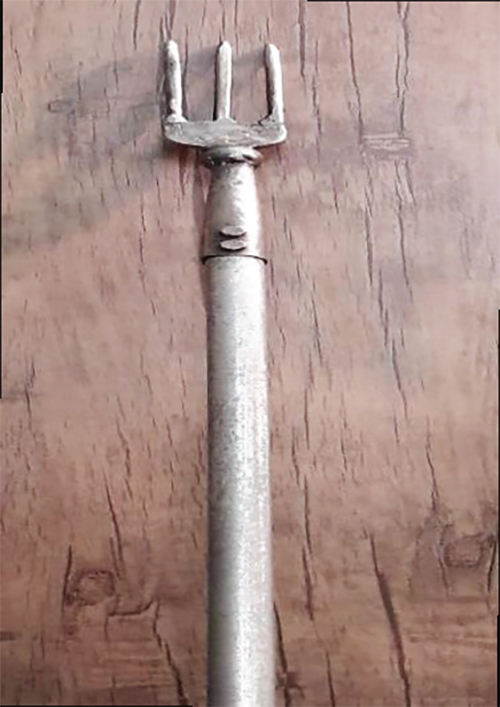 گَرد صحنش توتیای چشم هاست گَرد صحنش توتیای چشم هاست