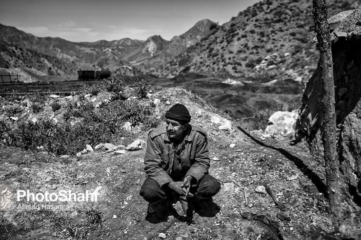 فشار ناشی از حذف دلار ۴۲۰۰ تومانی بر دوش بازنشستگان و کارگران است