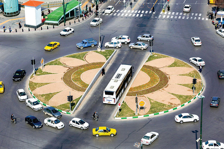 این رانندگان که شامل رانندگان اتوبوس و کامیون هستند، در نامه شان خواسته اند رانندگی خودرو‌های سنگین را در ردیف مشاغل سخت و زیان آور قرار دهند تا بتوانند از مزایای مشاغل سخت و زیان آور که همان بازنشستگی با ۲۰ سال است، بهره‌مند شوند.