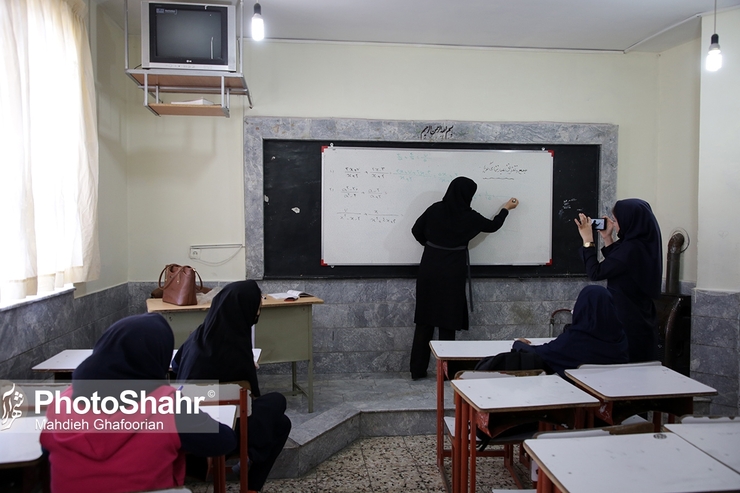 ستاد مقابله با کرونا در خراسان رضوی در حال بررسی چگونگی فعالیت مدارس در شرایط رنگ بندی جدید کرونایی است.