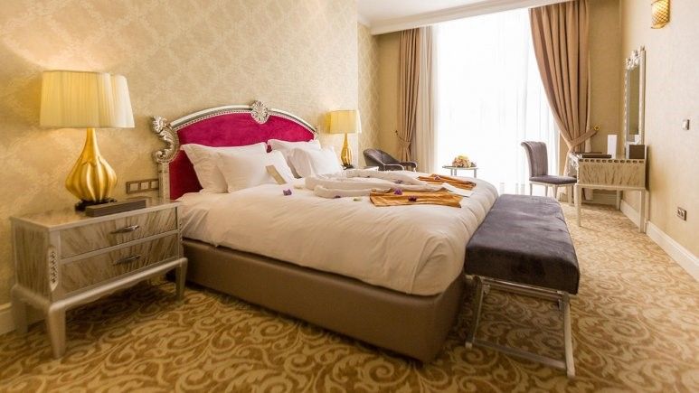 محبوب ترین هتل های تهران در زمستان ۱۴۰۰ تاق 2 تخته هتل اسپیناس پالاس