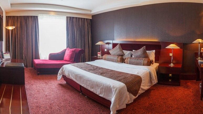 محبوب ترین هتل های تهران در زمستان ۱۴۰۰ اتاق 2 تخته هتل آزادی تهران