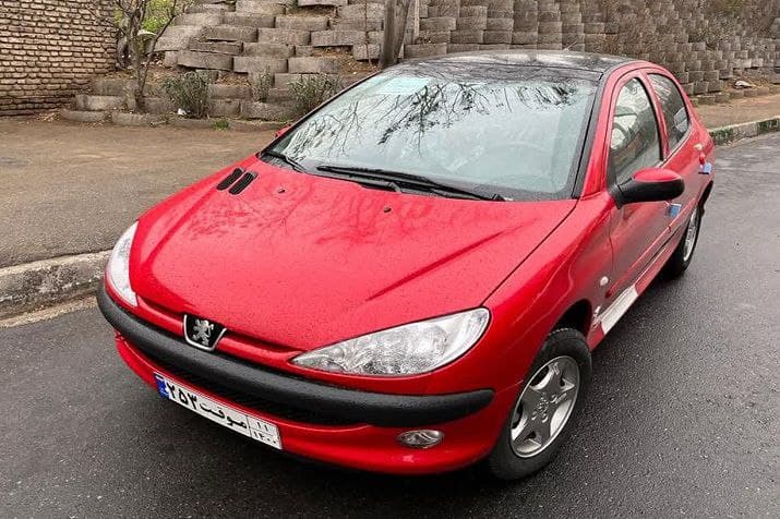 پژو ۲۰۶ تیپ ۳ ایرانخودرو، با سقف شیشهای به بازار میآید + عکس پژو ۲۰۶ تیپ ۳ ایرانخودرو، با سقف شیشهای به بازار میآید + عکس