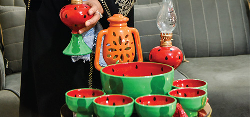 دستهای خو گرفته با خاک دستهای خو گرفته با خاک