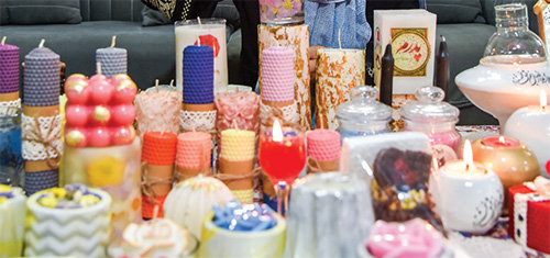 دستهای خو گرفته با خاک دستهای خو گرفته با خاک