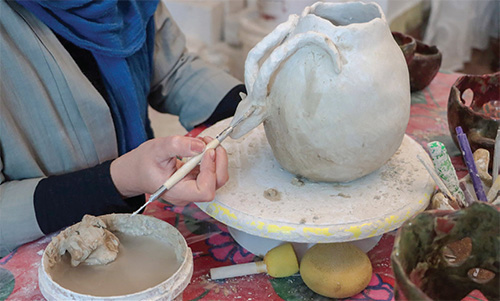 کار گِل، کار دل است کار گِل، کار دل است