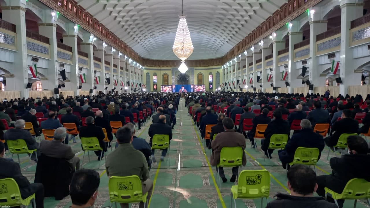 رهبر معظم انقلاب: کسی که زندگی اشرافی دارد یا دم از تسلیم می‌زند نمی‌تواند به انقلاب پایبند باشد