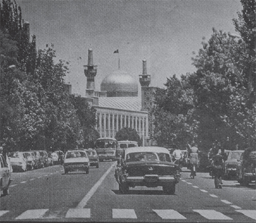 گذر از خیابان تهران