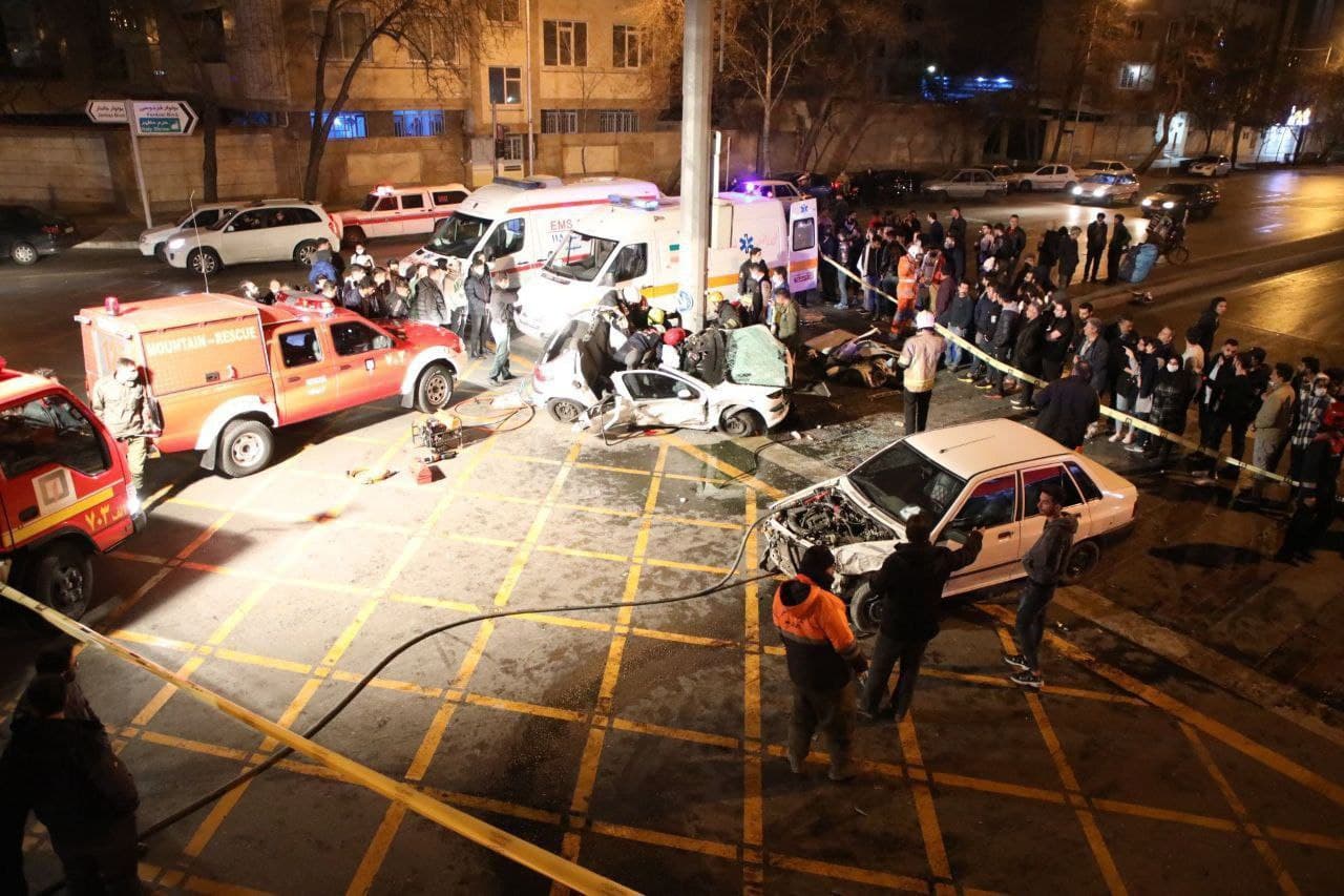 تصادف پژو ۲۰۶ و پراید در بولوار خیام مشهد، ۲ کشته برجای گذاشت + عکس تصادف پژو ۲۰۶ و پراید در بولوار خیام مشهد، ۲ کشته برجای گذاشت + عکس