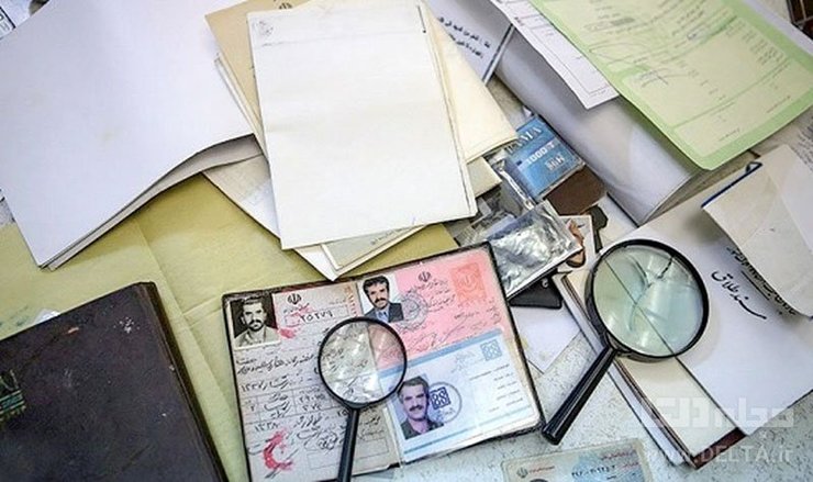 به موجب مصادیقی که در قانون مجازات اسلامی آمده است جعل به معنای ساختن و یا دست بردن در سند، نوشته یا مهر است. به طوری که شخص جاعل قصد نشان دادن آن را به جای اصل دارد و این اعمال را با قصد تقلب و تزویر انجام می‌دهد.