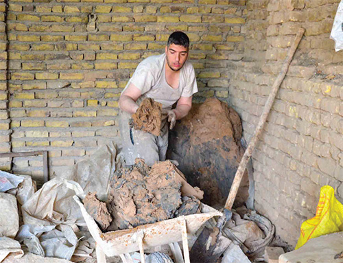 نان از تنور زحمت خویش میخوریم نان از تنور زحمت خویش میخوریم