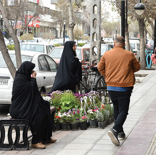 مردم قیمت میگیرند و میگذرند مردم قیمت میگیرند و میگذرند