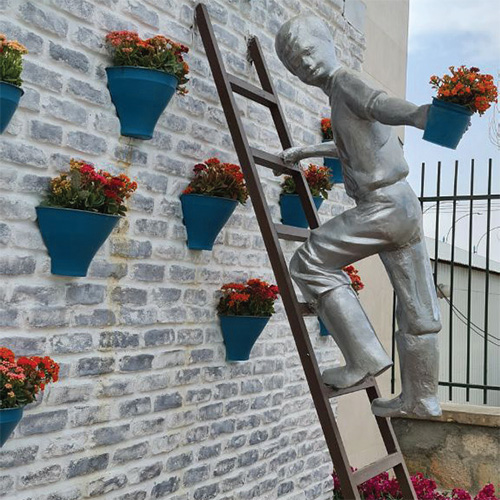 زنگ مرشد برای آغاز قرن نو