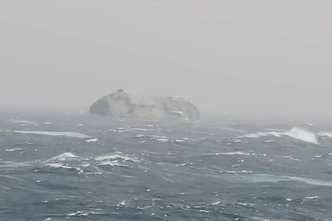 جزئیاتی تازه از غرق شدن کشتی اماراتی حامل خودرو در آبهای عسلویه جزئیاتی تازه از غرق شدن کشتی اماراتی حامل خودرو در آبهای عسلویه