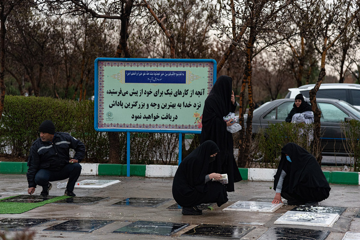 آئین سنتی «چراغ برات» در بهشت رضا(ع) مشهد