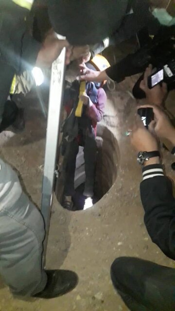 نجات کودک ربوده شده بعد از ۶ روز از داخل چاه ۴۰ متری در کرمان + عکس نجات کودک ربوده شده بعد از ۶ روز از داخل چاه ۴۰ متری در کرمان + عکس