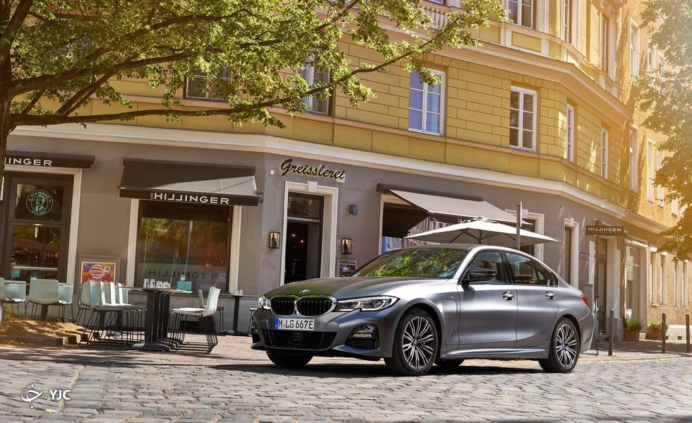 بی ام و سری ۳ سال ۲۰۲۲ چه ویژگیهایی دارد؟ + تصاویر بی ام و سری ۳ سال ۲۰۲۲ چه ویژگیهایی دارد؟ + تصاویر