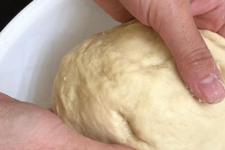 نان رول دارچینی